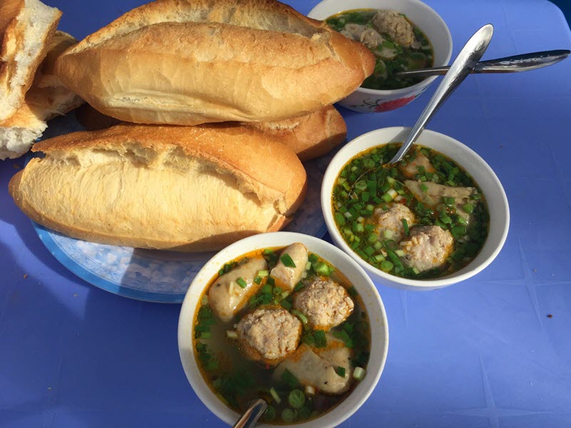 banh-mi-xiu-mai-da-lat