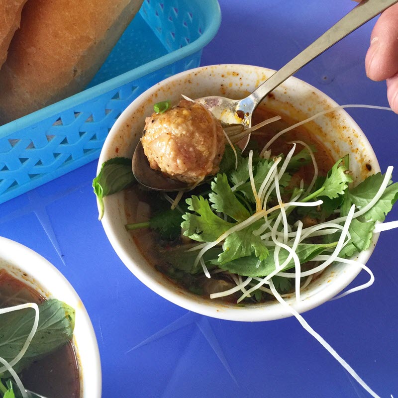 banh-mi-xiu-mai-da-lat