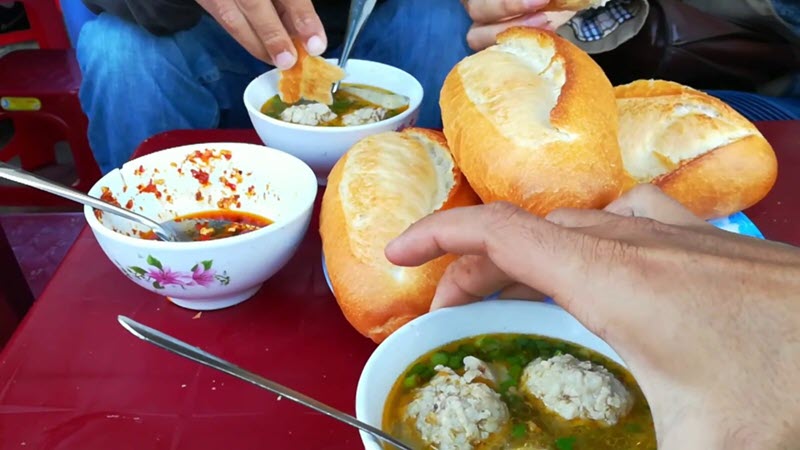 banh-mi-xiu-mai-da-lat